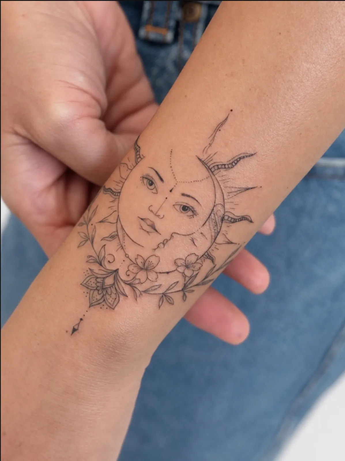 Fine Line & Minimalist tattoo by a Baron Art artist